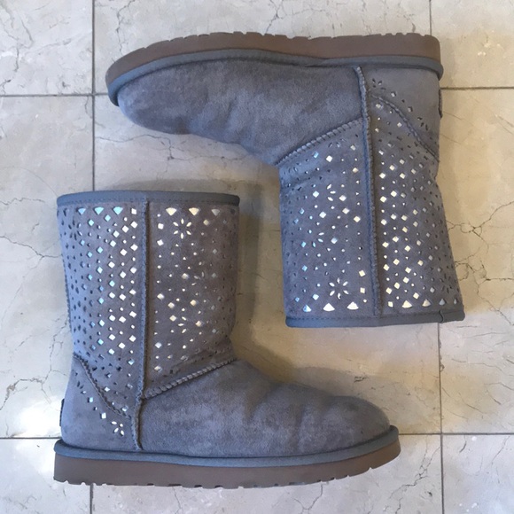 Beautiful⚡️Women’s Uggs - Picture 1 of 15